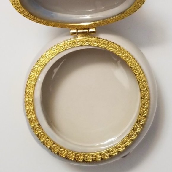 Porcelain Angel Trinket Box - Picture 4 of 7